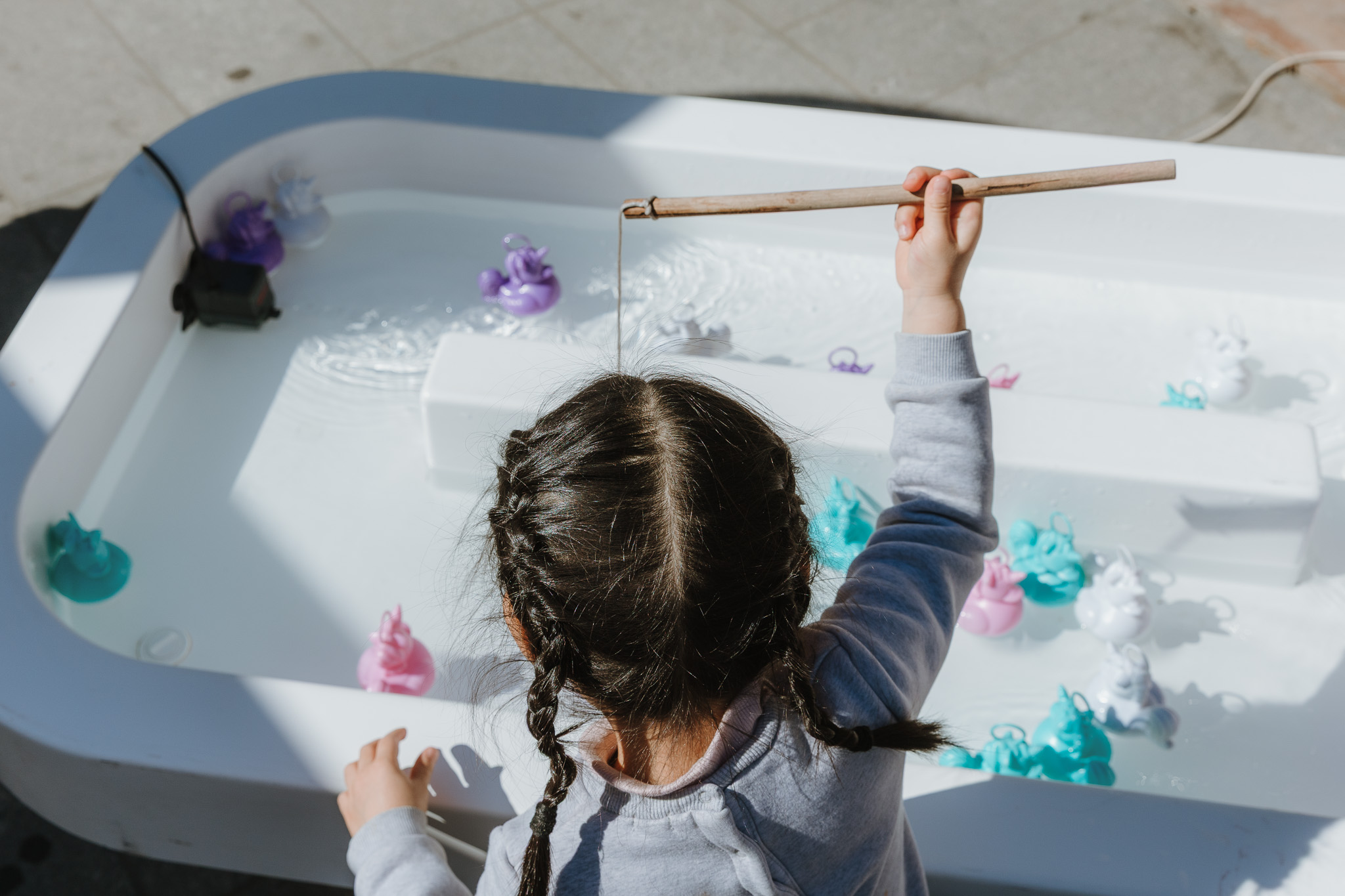 Location de jeu de pêche aux canards licornes à Grenoble pour anniversaire et fête d'enfants, proposée par Boum des bambins.
